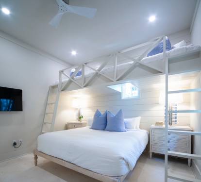 Bunk Room - Equipped with a Flat-Screen TV