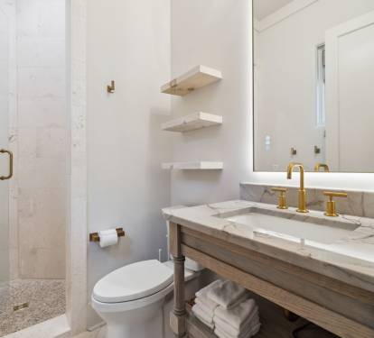 Bunk Room En-Suite - Single Vanity & Walk-In Shower