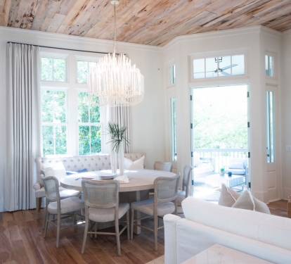 Dining Area with Seating for 8!