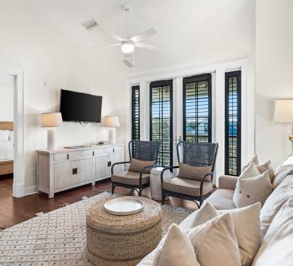 Cozy Living Area with Ample Seating!