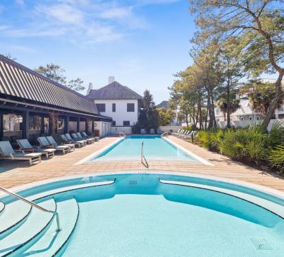 Minutes from the Barbados Pool!