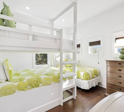 2nd Floor Bunk Room - Equipped with a Flat-Screen TV