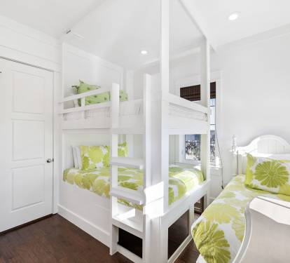 Bunk Room - Twin Bed + Queen Over Queen Bunk