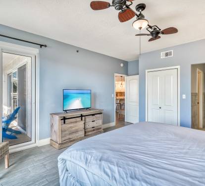Primary Suite - King Size Bed