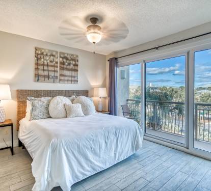 Guest Room - King Size Bed - Private Balcony
