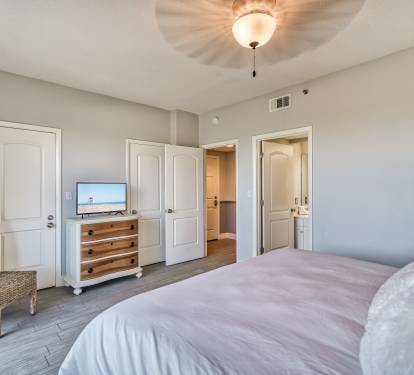 Guest Room - King Size Bed - En Suite