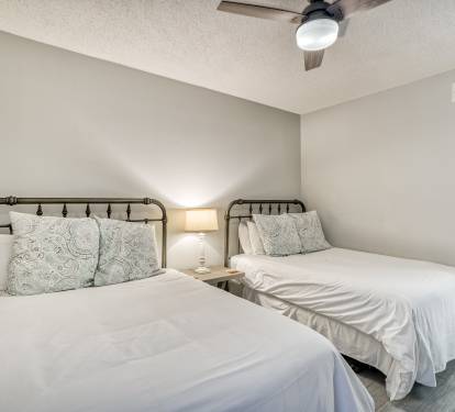 Guest Room - Two Queen Size Beds