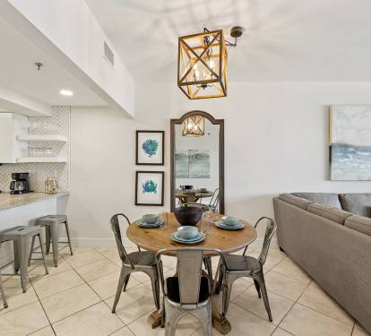 Dining Area with Seating for 4!