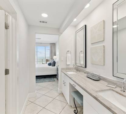 Primary King En-Suite - Dual Vanities