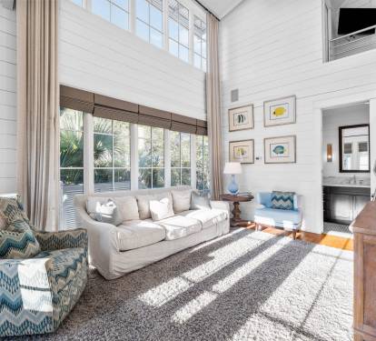 Carriage House - Comfortable Living Area