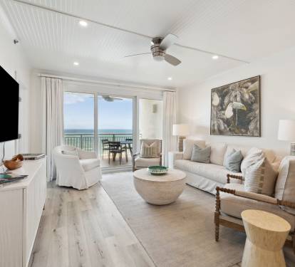 Open & Airy Living Area with Gulf Views!