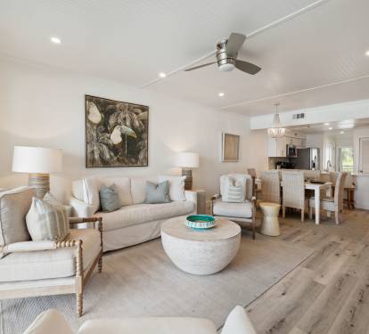 Spacious Living Area with Ample Seating!