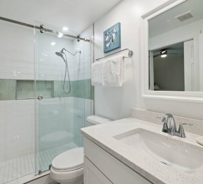 Queen Guest En-Suite - Single Vanity, Walk-In Shower & Hallway Access