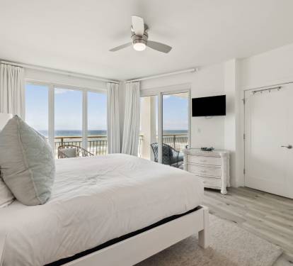 Primary King Suite - Gulf Front Balcony Access & Flat-Screen TV