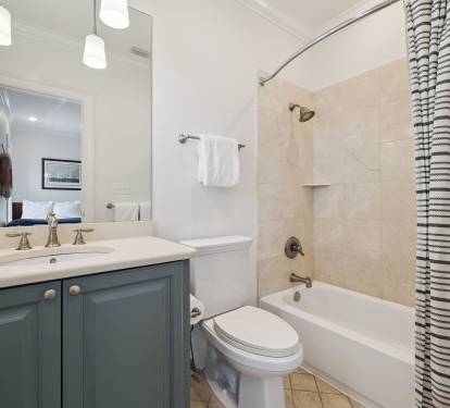 Full Guest En-Suite - Single Vanity & Shower/Tub Combo