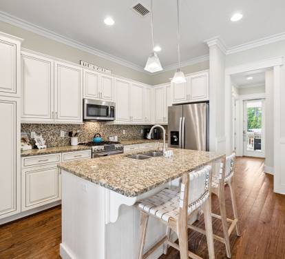 Spacious Kitchen - Ample Counter & Storage Space