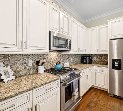 Fully Equipped with Stainless Steel Appliances