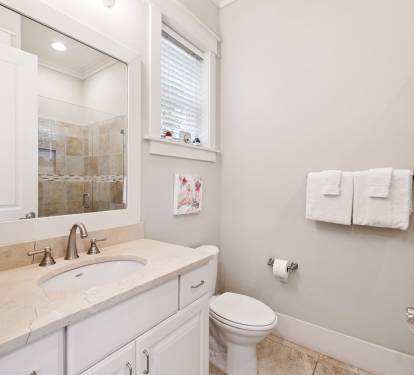 King Guest En-Suite - Single Vanity