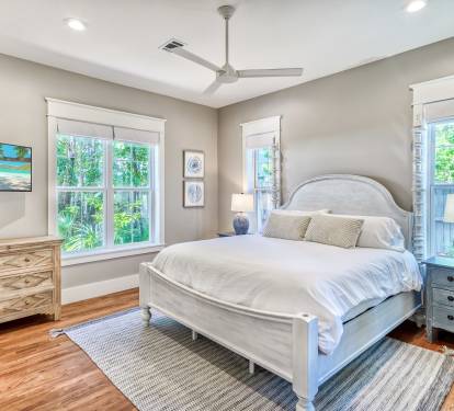 1st Floor - Primary Suite - King Size Bed