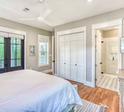 1st Floor - Primary Suite - King Size Bed