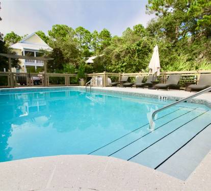Community Pool - Just Steps from 59 Bramble