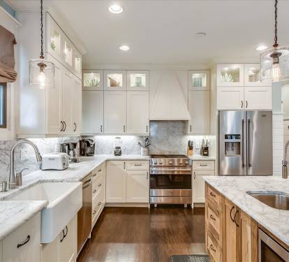 Kitchen - Equipped with a Viking Gas Range