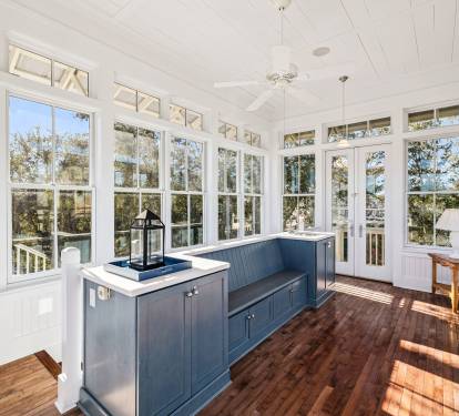 Open & Airy 3rd Floor Lookout!