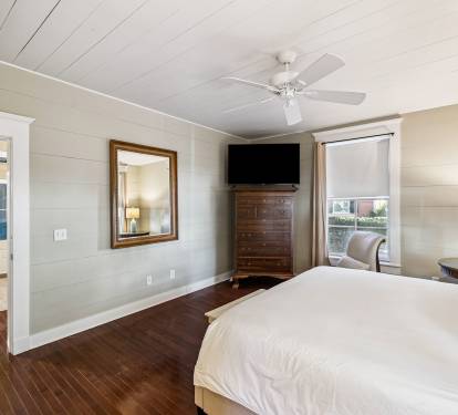 King Guest Suite - Equipped with a Flat-Screen TV