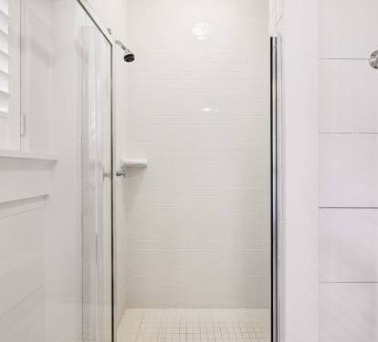 King Guest En-Suite - Walk-In Shower