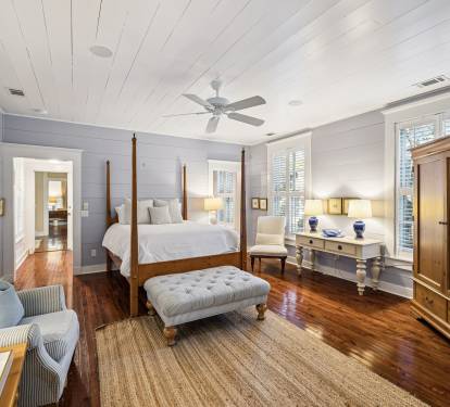 1st Floor - Primary Queen Suite