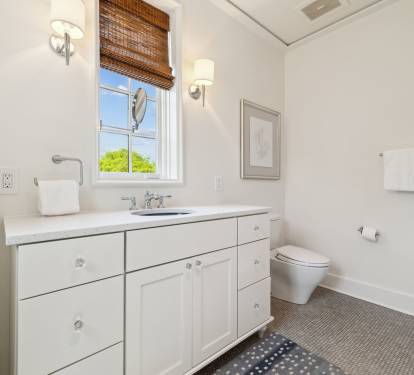 King Guest En-Suite - Single Vanity