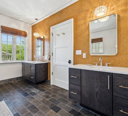 Primary King En-Suite - Dual Vanities