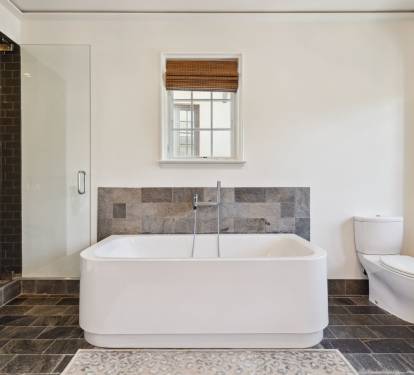 Find Relaxation in the Oversized Soaking Tub