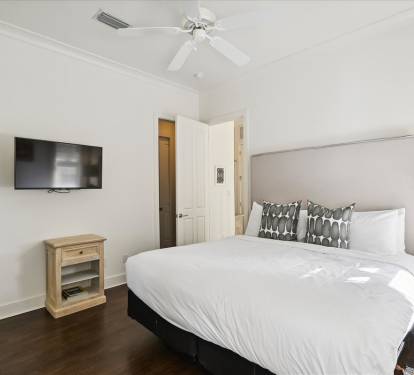 2nd Floor - Primary King Suite