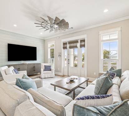 Cozy Living Area with Ample Seating