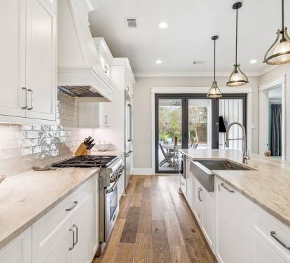 Fully Equipped Kitchen with Stainless Steel Appliances - Perfect for Cooking Gourmet
