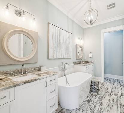 Primary King En-Suite - Dual Vanities + Soaking Tub