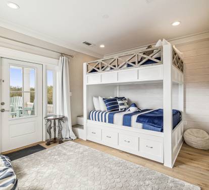 3rd Floor - Queen Bunk Room