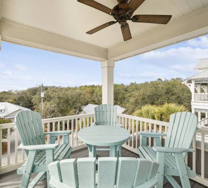 Unwind on the 3rd Floor Balcony - Al Fresco Dining for 4