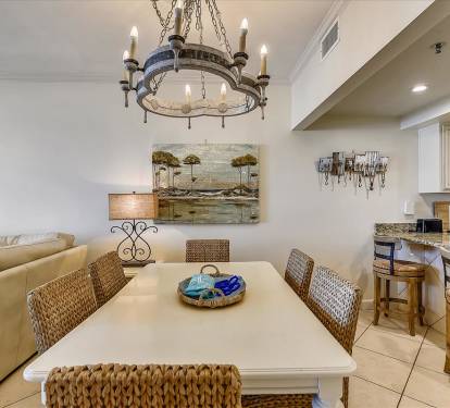 Dining Area with Seating for 6!