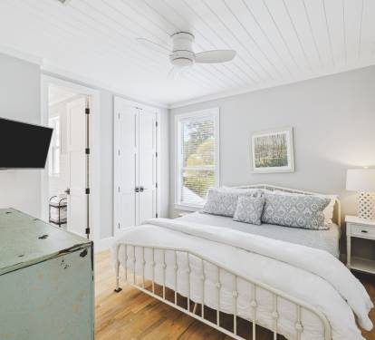 2nd Floor - King Guest Suite