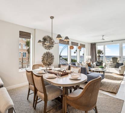 Dining Area with Seating for 6!