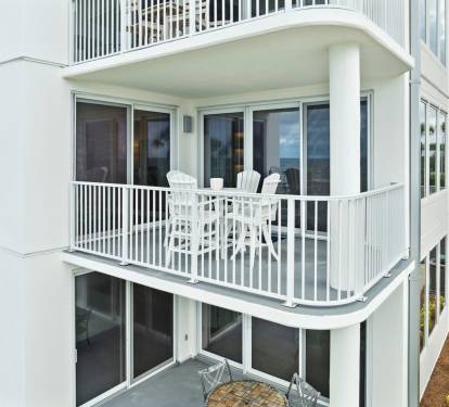 Enjoy Relaxing Evenings on the Gulf-Front Balcony!
