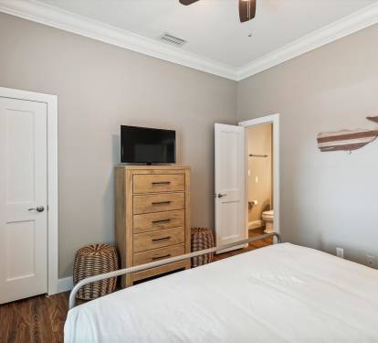 King Guest Suite - Equipped with a Flat-Screen TV