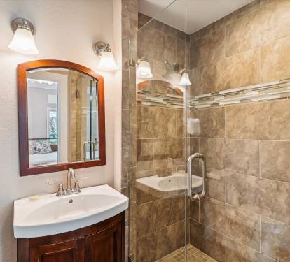 Queen Guest En-Suite - Single Vanity + Walk-In Shower