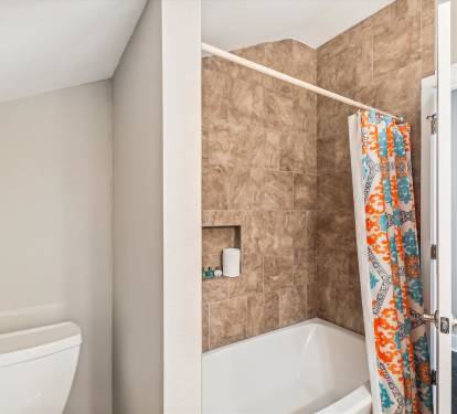 Shared Guest Bathroom - Shower/Tub Combo