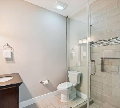 Queen Guest En-Suite - Single Vanity + Walk-In Shower