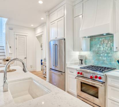 Chef's Kitchen - Equipped with High-End Appliances!