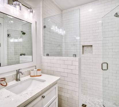Full Guest En-Suite - Single Vantity & Walk-In Shower