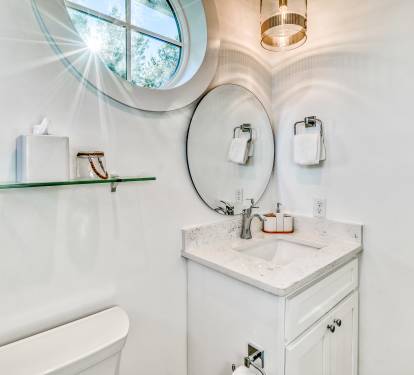 Queen Guest En-Suite - Single Vanity